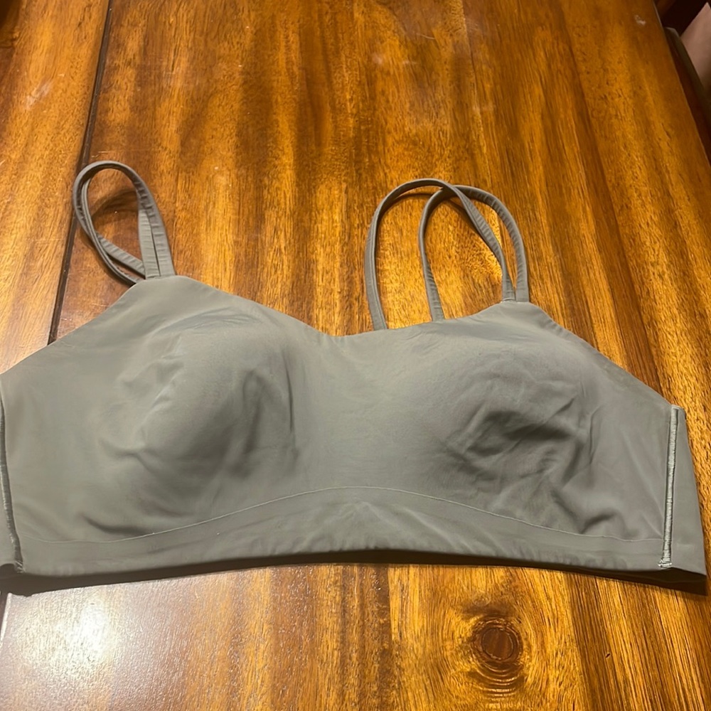 Lululemon like a cloud bra